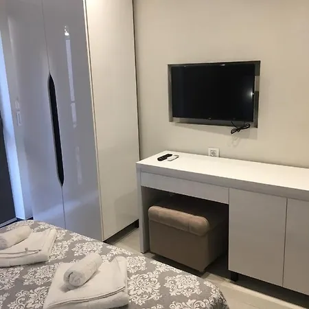 Lux Grand * Hanioti
